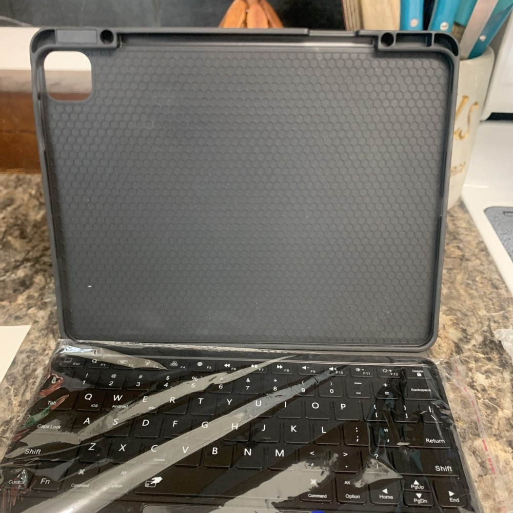 Keyboard Case for iPad Air 5th Gen (2022) / iPad Air 4th Gen Black - Picture 5 of 7